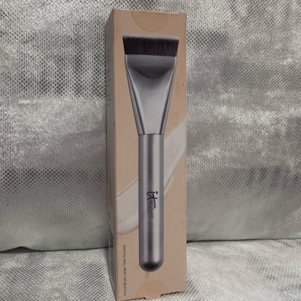 IT Cosmetics Foundation Brush #117